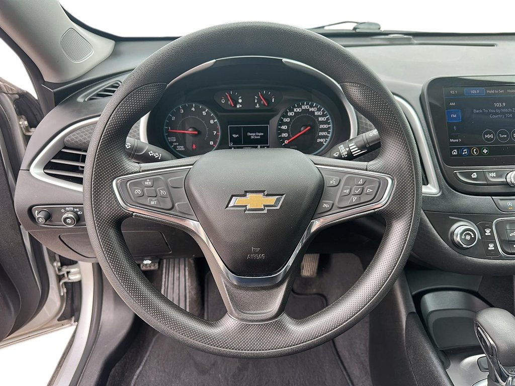 2021 Chevrolet Malibu LS in Stratford, Ontario - 10 - w1024h768px