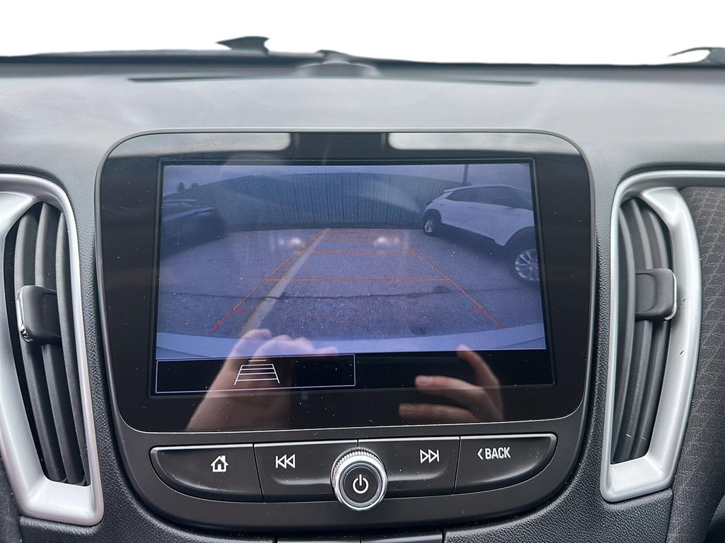 2021 Chevrolet Malibu LS in Stratford, Ontario - 15 - w1024h768px