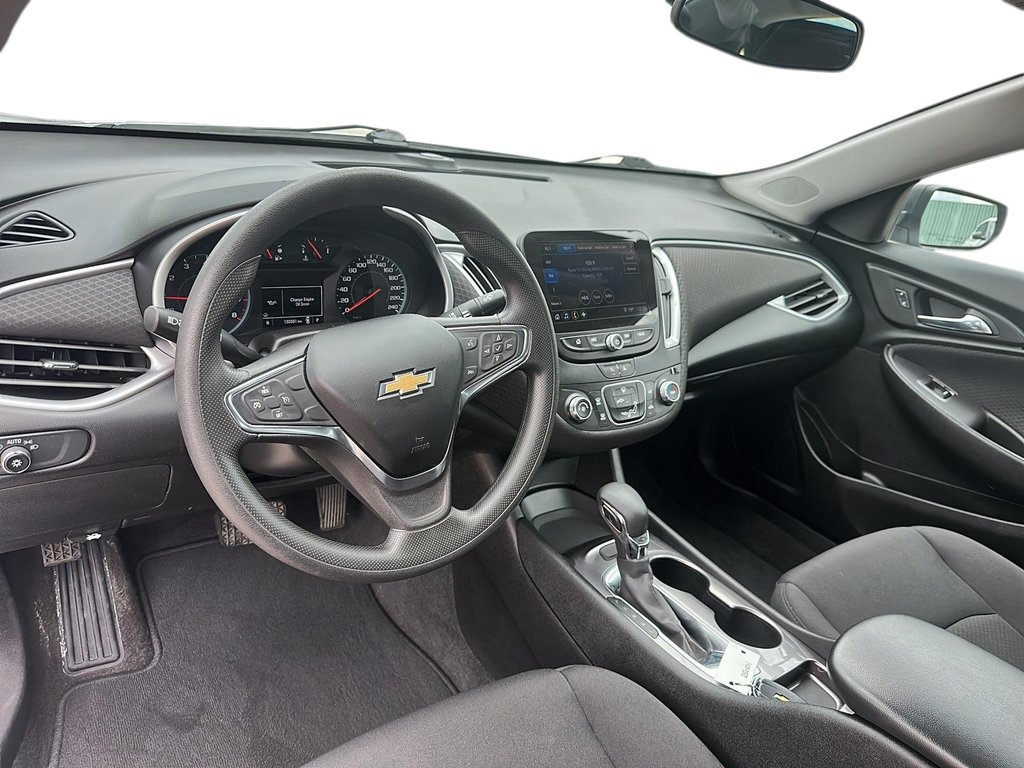 2021 Chevrolet Malibu LS in Stratford, Ontario - 8 - w1024h768px
