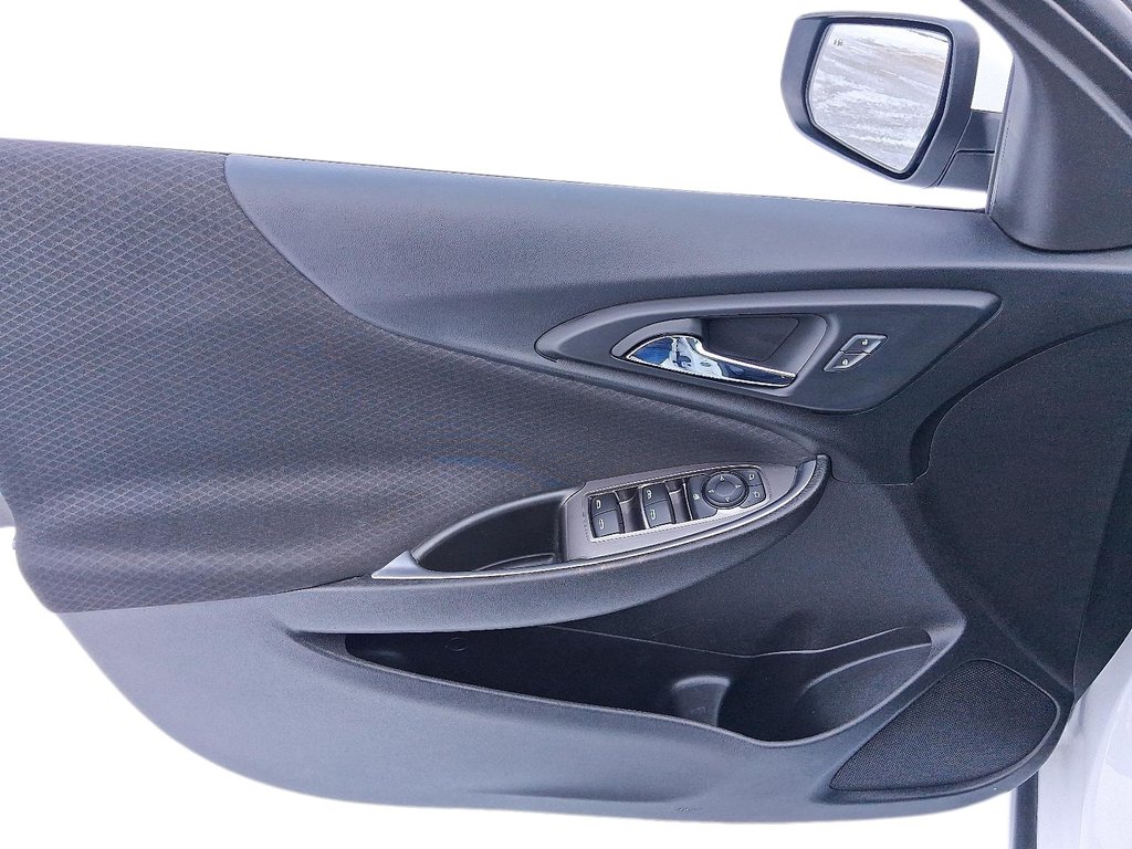 2021 Chevrolet Malibu LT in Stratford, Ontario - 11 - w1024h768px