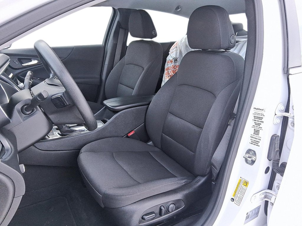 2021 Chevrolet Malibu LT in Stratford, Ontario - 8 - w1024h768px