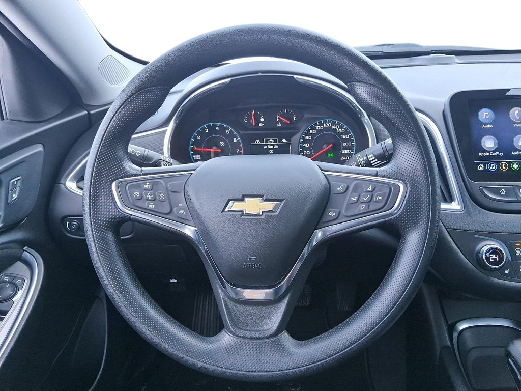 2021 Chevrolet Malibu LT in Stratford, Ontario - 12 - w1024h768px
