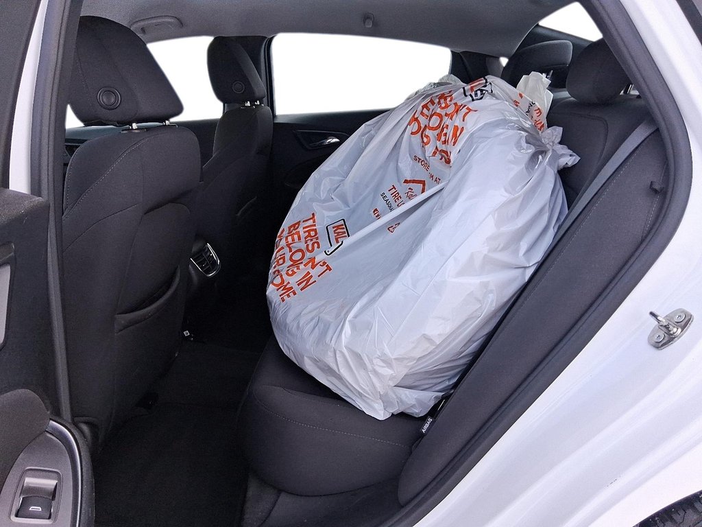 2021 Chevrolet Malibu LT in Stratford, Ontario - 9 - w1024h768px