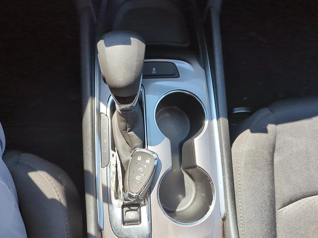 2022 Chevrolet Malibu LT in Stratford, Ontario - 15 - w1024h768px