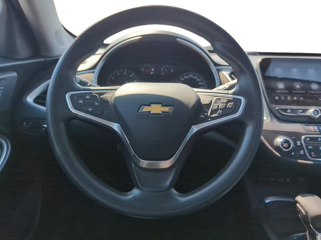 2022 Chevrolet Malibu LT in Stratford, Ontario - 12 - w1024h768px