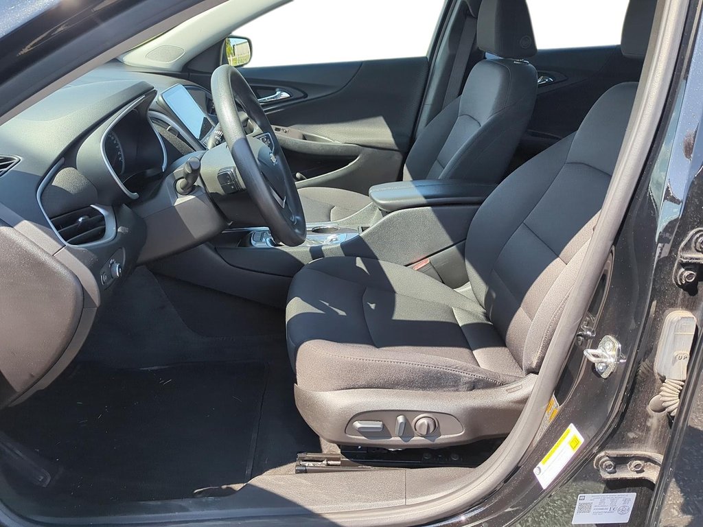 2022 Chevrolet Malibu LT in Stratford, Ontario - 9 - w1024h768px