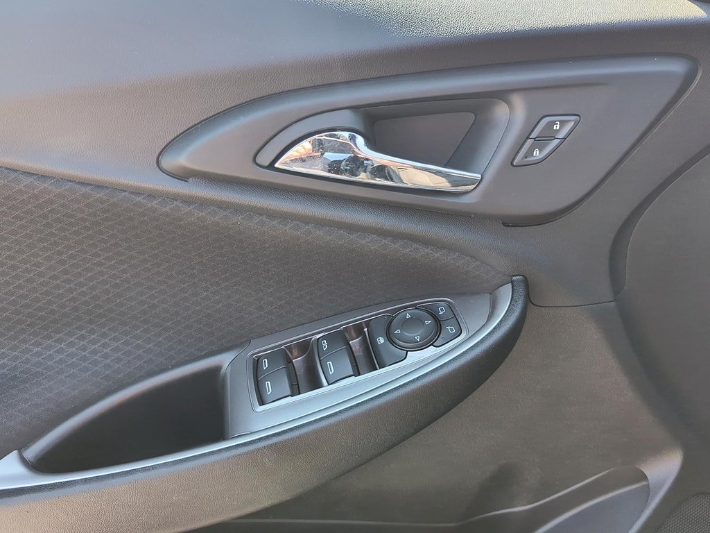 2022 Chevrolet Malibu LT in Stratford, Ontario - 11 - w1024h768px