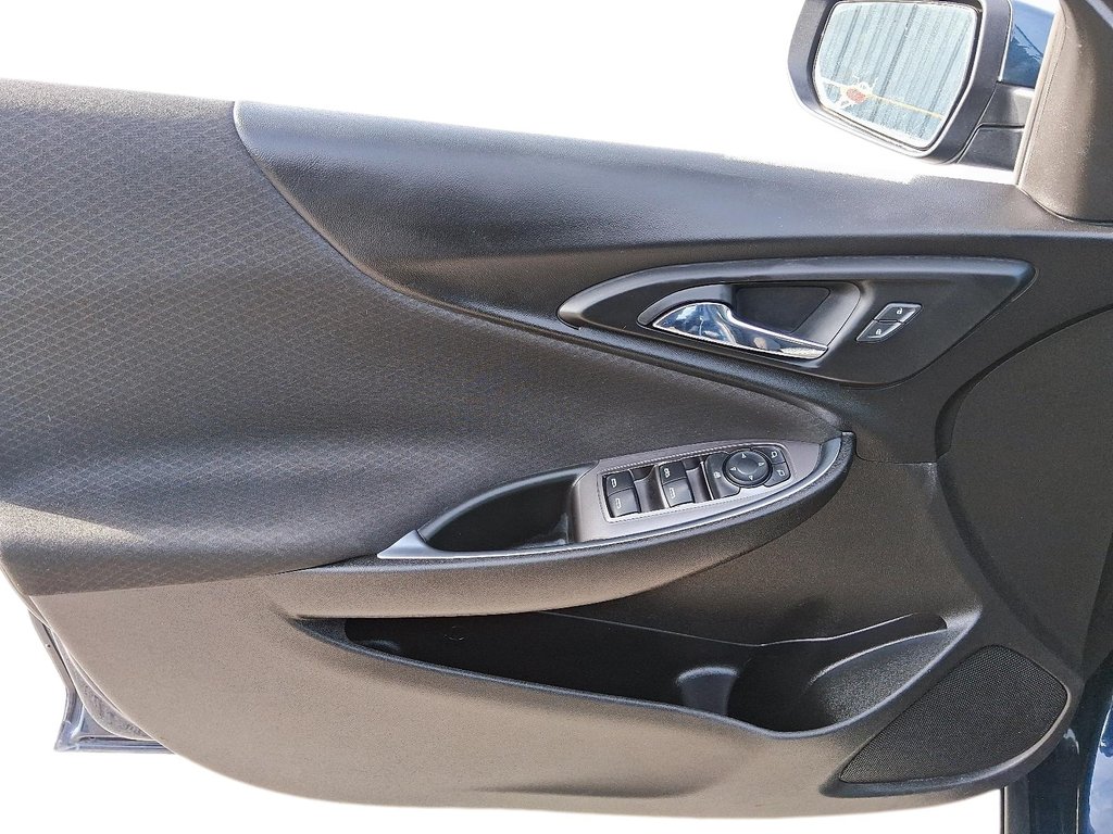 2022 Chevrolet Malibu LT in Stratford, Ontario - 11 - w1024h768px