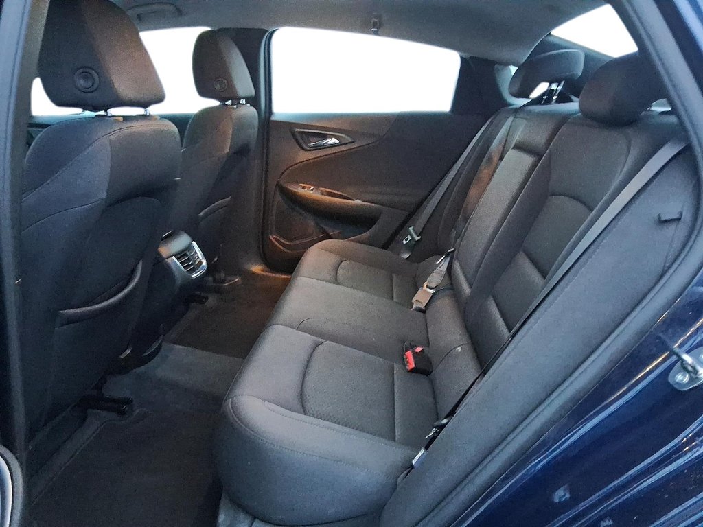 2022 Chevrolet Malibu LT in Stratford, Ontario - 9 - w1024h768px