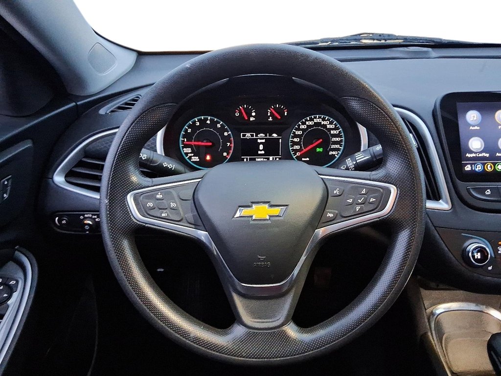 2022 Chevrolet Malibu LT in Stratford, Ontario - 12 - w1024h768px