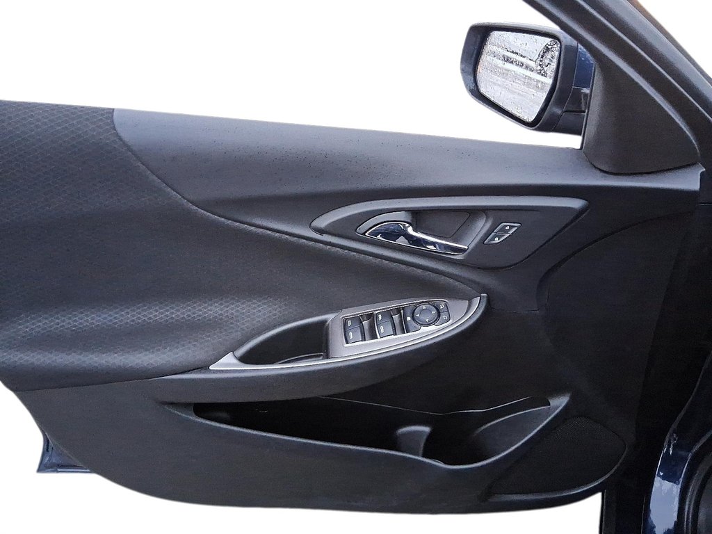 2022 Chevrolet Malibu LT in Stratford, Ontario - 11 - w1024h768px