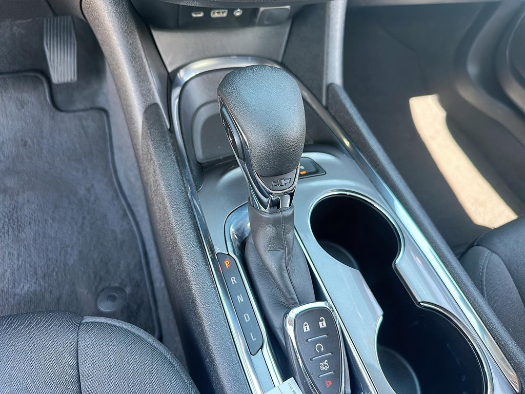 2023 Chevrolet Malibu LT in Stratford, Ontario - 14 - w1024h768px
