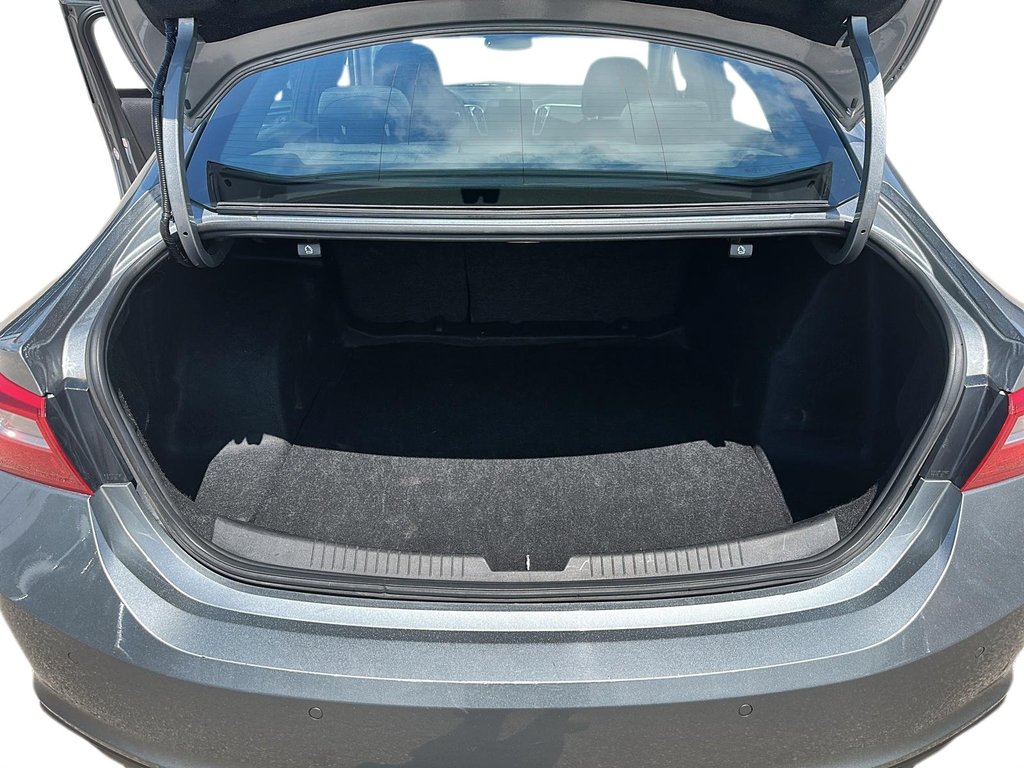 2023 Chevrolet Malibu LT in Stratford, Ontario - 6 - w1024h768px