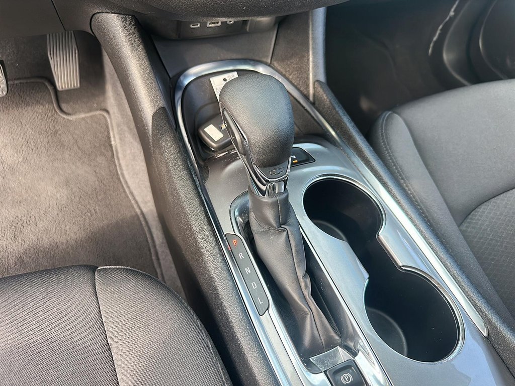 2023 Chevrolet Malibu LT in Stratford, Ontario - 13 - w1024h768px