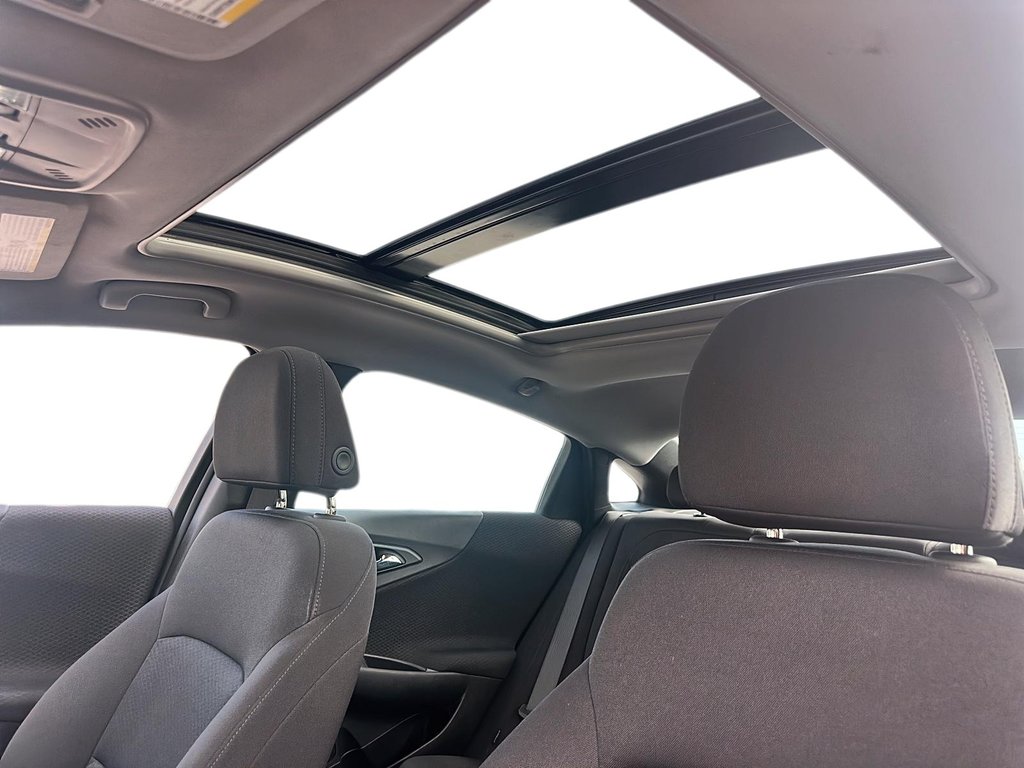 2023 Chevrolet Malibu LT in Stratford, Ontario - 14 - w1024h768px