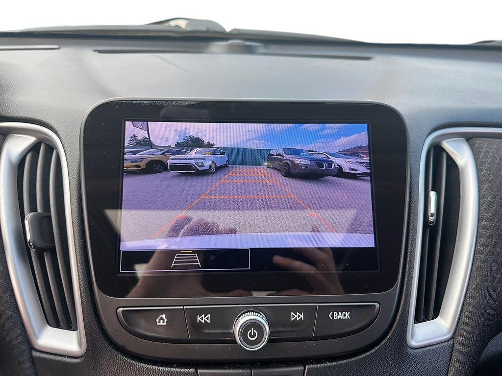 2023 Chevrolet Malibu LT in Stratford, Ontario - 15 - w1024h768px