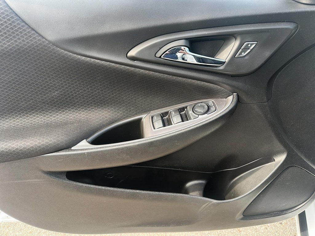 2023 Chevrolet Malibu LT in Stratford, Ontario - 9 - w1024h768px