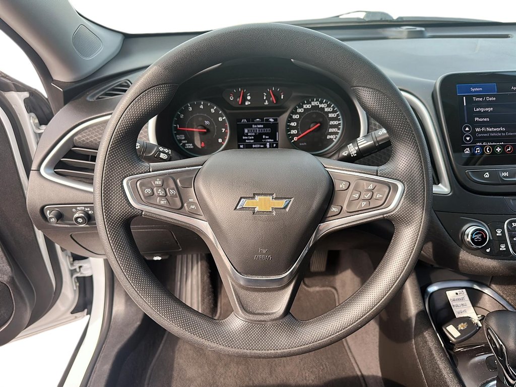 2023 Chevrolet Malibu LT in Stratford, Ontario - 10 - w1024h768px