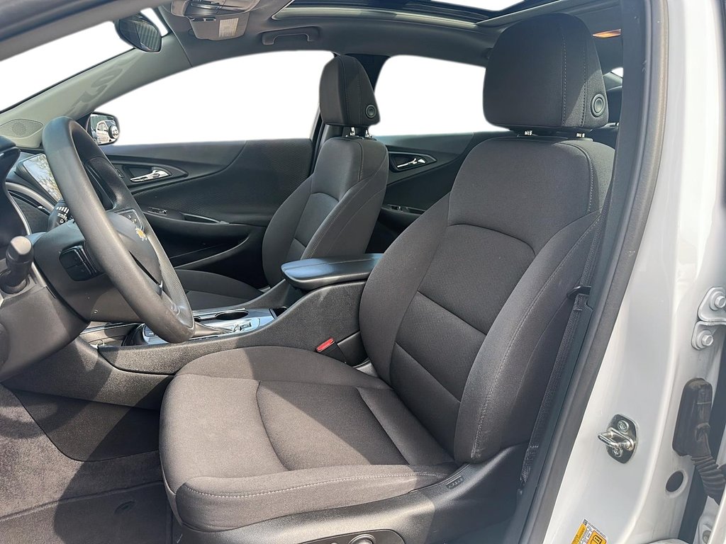 2023 Chevrolet Malibu LT in Stratford, Ontario - 7 - w1024h768px