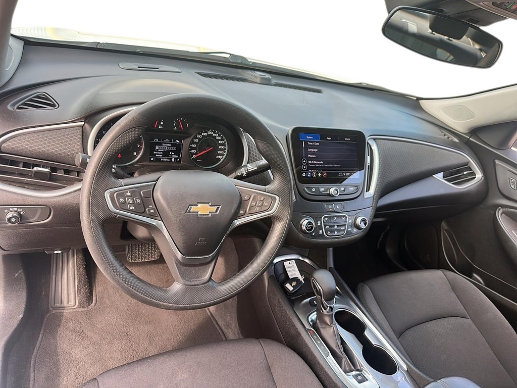 2023 Chevrolet Malibu LT in Stratford, Ontario - 8 - w1024h768px