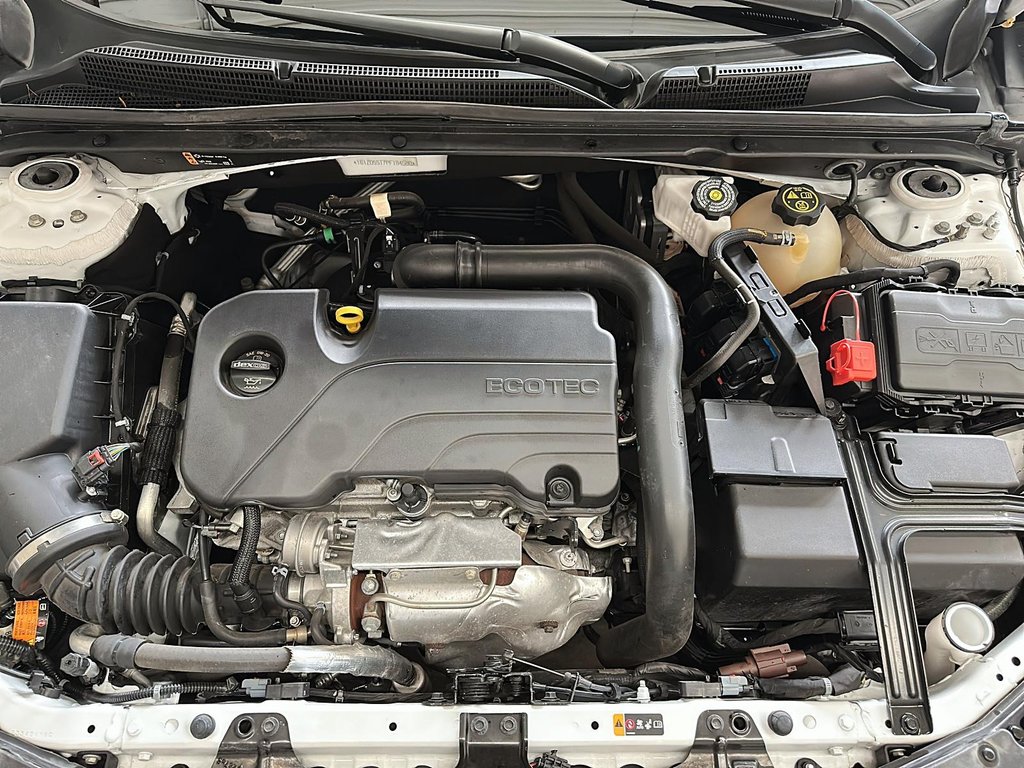 2023 Chevrolet Malibu LT in Stratford, Ontario - 9 - w1024h768px