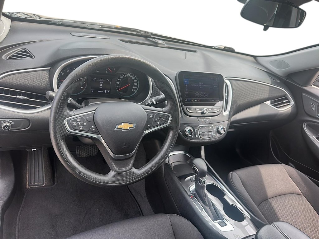 2023 Chevrolet Malibu LT in Stratford, Ontario - 9 - w1024h768px