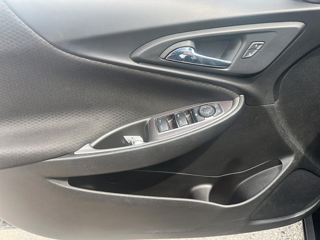 2023 Chevrolet Malibu LT in Stratford, Ontario - 10 - w1024h768px