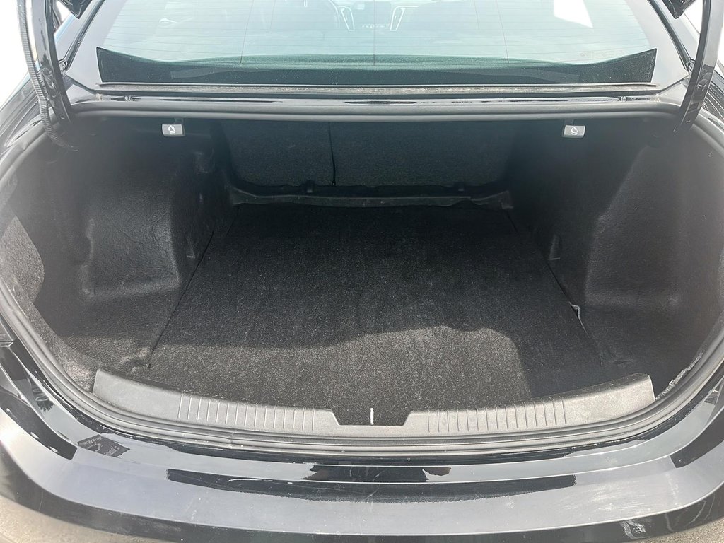2023 Chevrolet Malibu LT in Stratford, Ontario - 6 - w1024h768px
