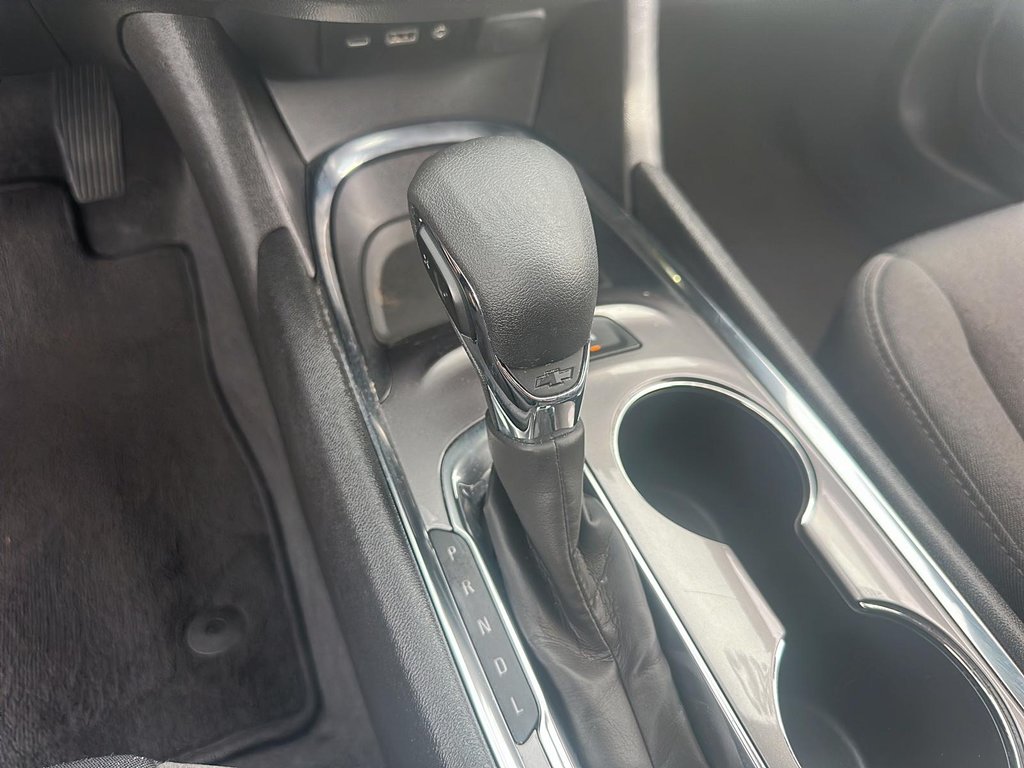 2023 Chevrolet Malibu LT in Stratford, Ontario - 14 - w1024h768px