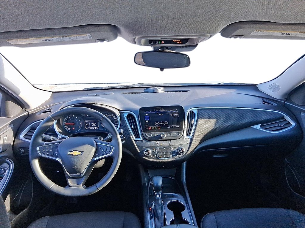 2023 Chevrolet Malibu LT in Stratford, Ontario - 10 - w1024h768px