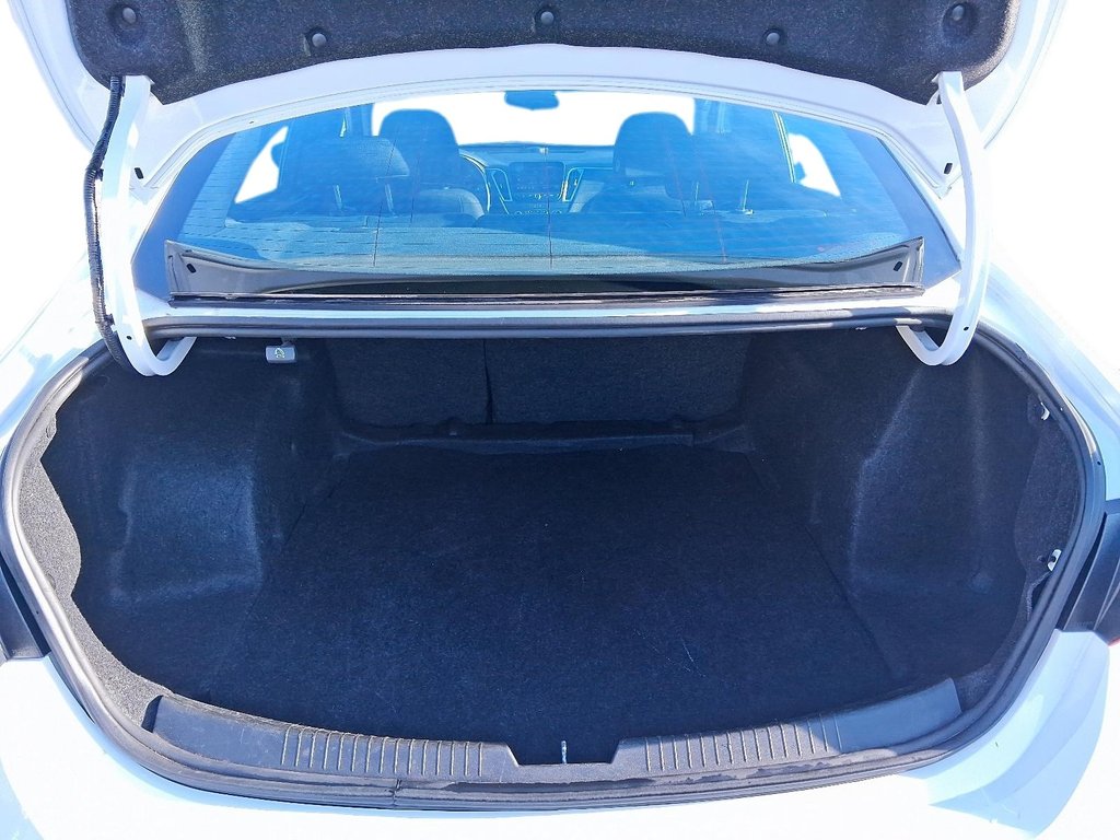 2023 Chevrolet Malibu LT in Stratford, Ontario - 6 - w1024h768px