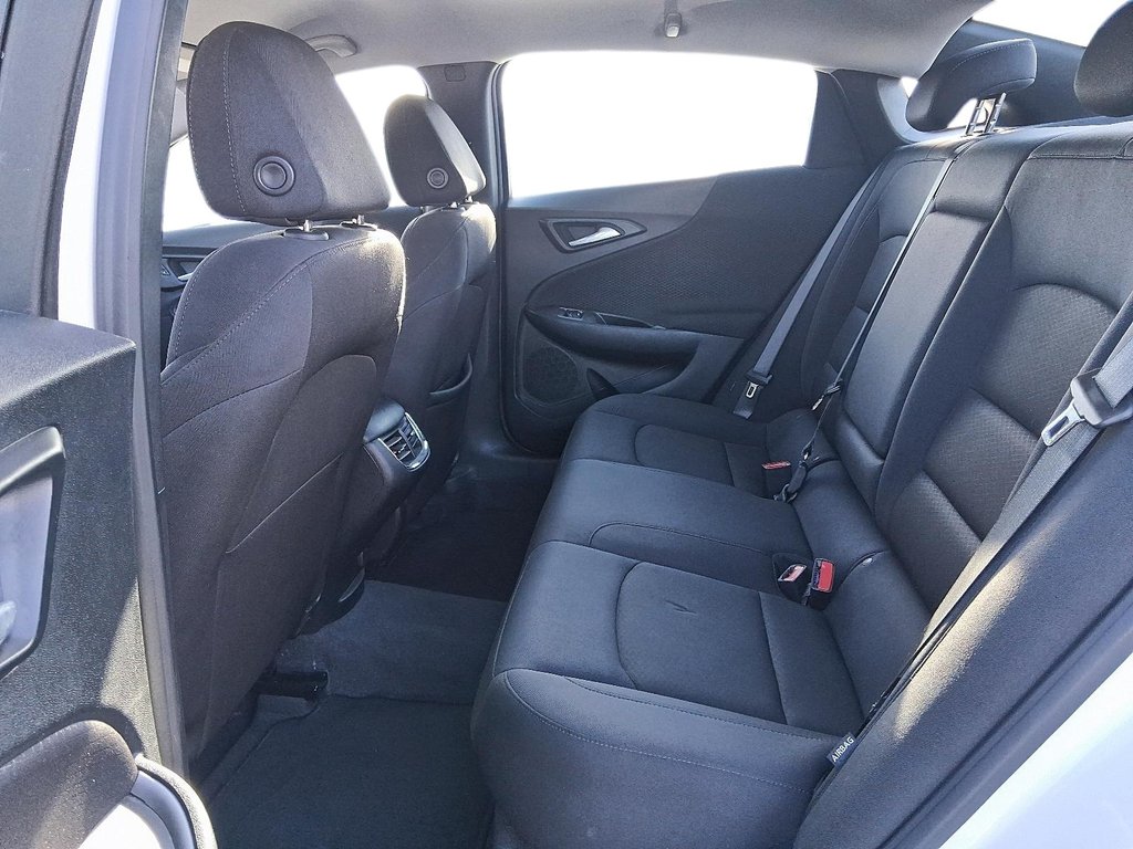 2023 Chevrolet Malibu LT in Stratford, Ontario - 9 - w1024h768px