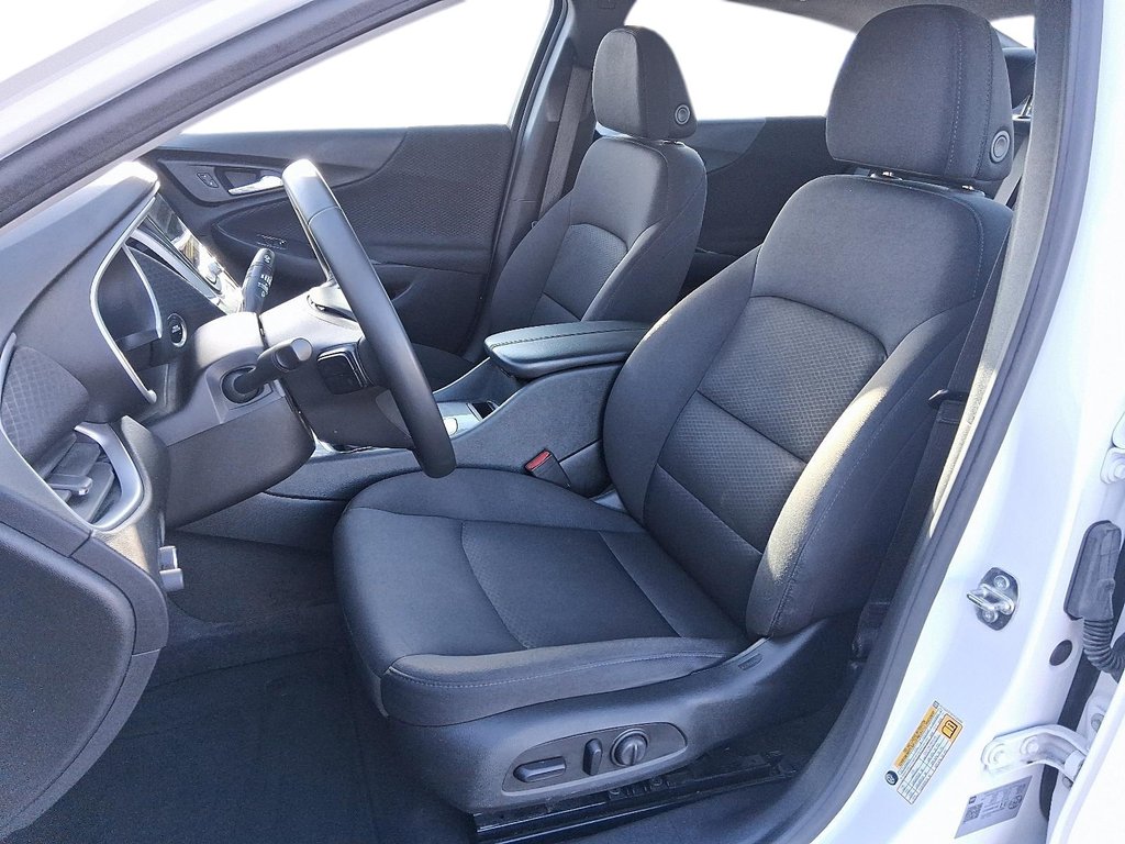 2023 Chevrolet Malibu LT in Stratford, Ontario - 8 - w1024h768px