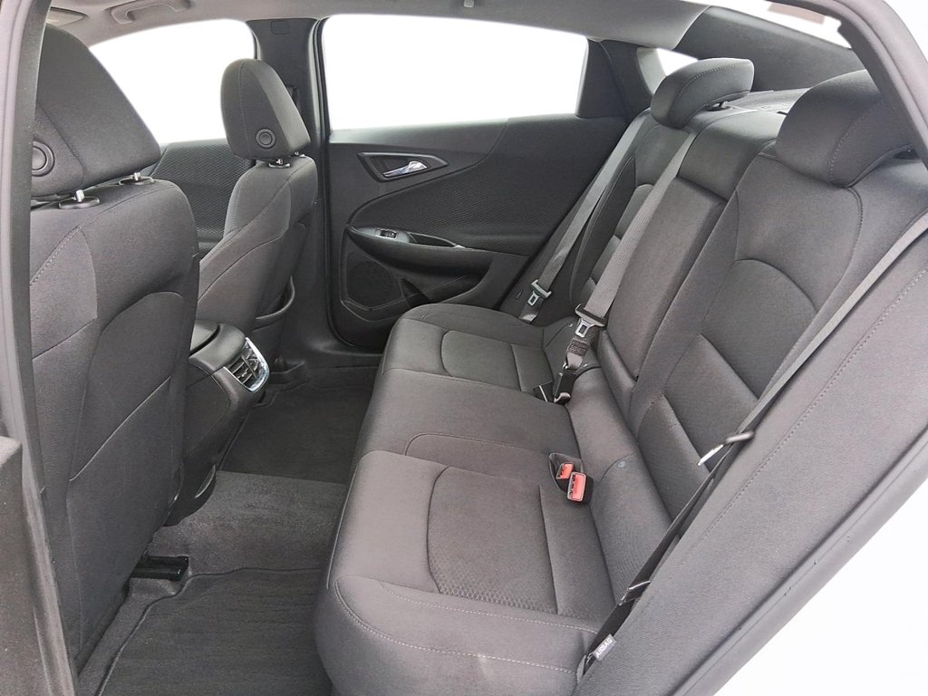 2023 Chevrolet Malibu LT in Stratford, Ontario - 9 - w1024h768px