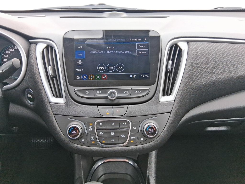 2023 Chevrolet Malibu LT in Stratford, Ontario - 15 - w1024h768px