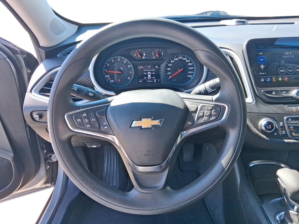 2023 Chevrolet Malibu LT in Stratford, Ontario - 12 - w1024h768px