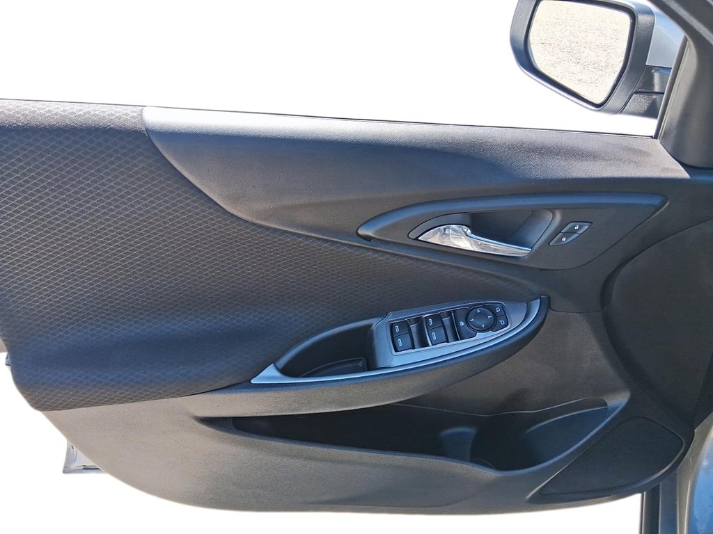 2023 Chevrolet Malibu LT in Stratford, Ontario - 11 - w1024h768px