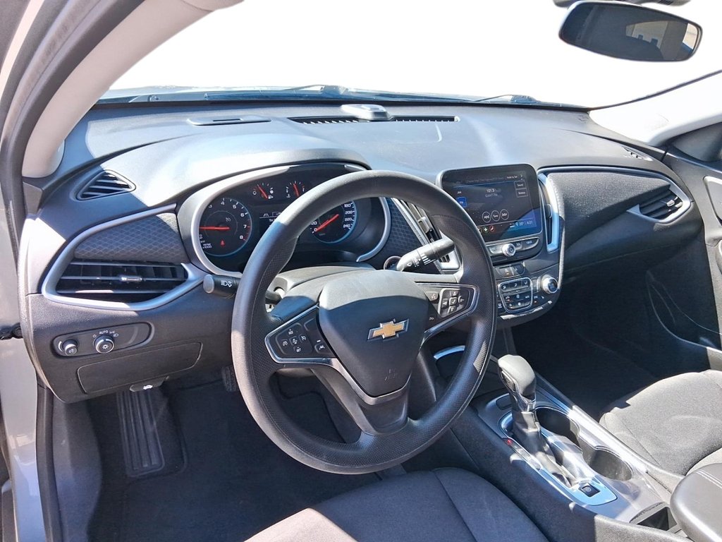 2023 Chevrolet Malibu LT in Stratford, Ontario - 10 - w1024h768px