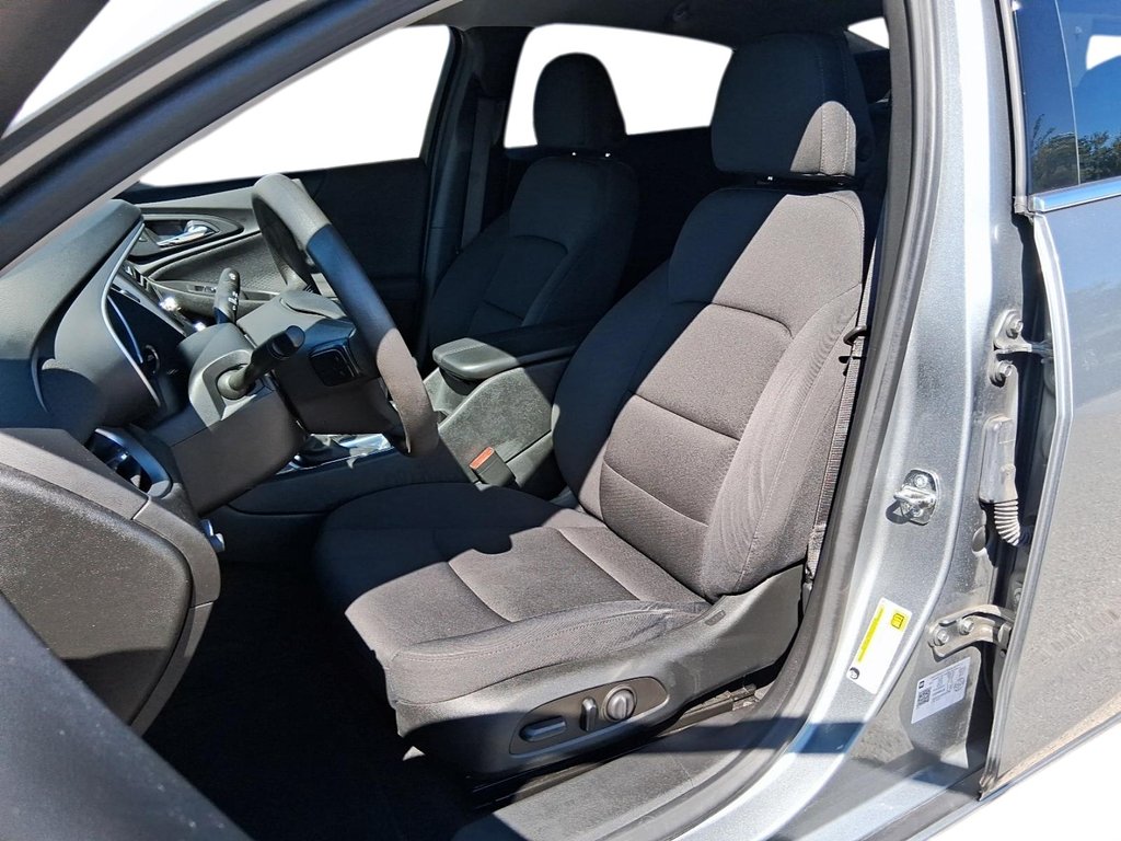 2023 Chevrolet Malibu LT in Stratford, Ontario - 8 - w1024h768px