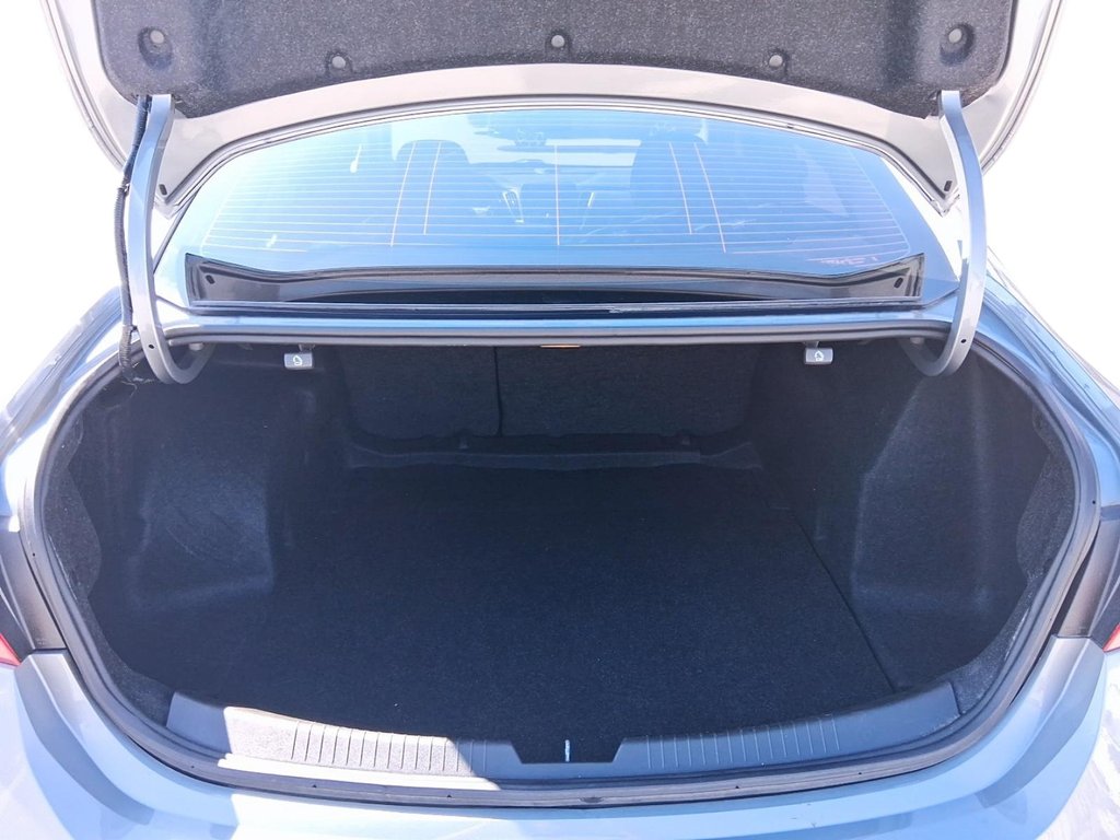 2023 Chevrolet Malibu LT in Stratford, Ontario - 6 - w1024h768px