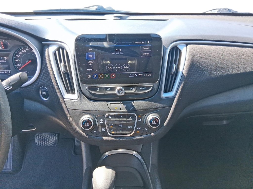 2023 Chevrolet Malibu LT in Stratford, Ontario - 15 - w1024h768px