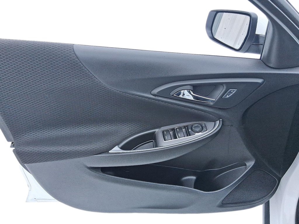 2024 Chevrolet Malibu 1LT in Stratford, Ontario - 11 - w1024h768px