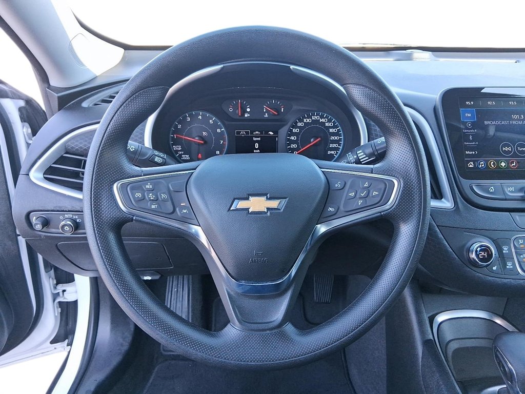 2024 Chevrolet Malibu 1LT in Stratford, Ontario - 12 - w1024h768px