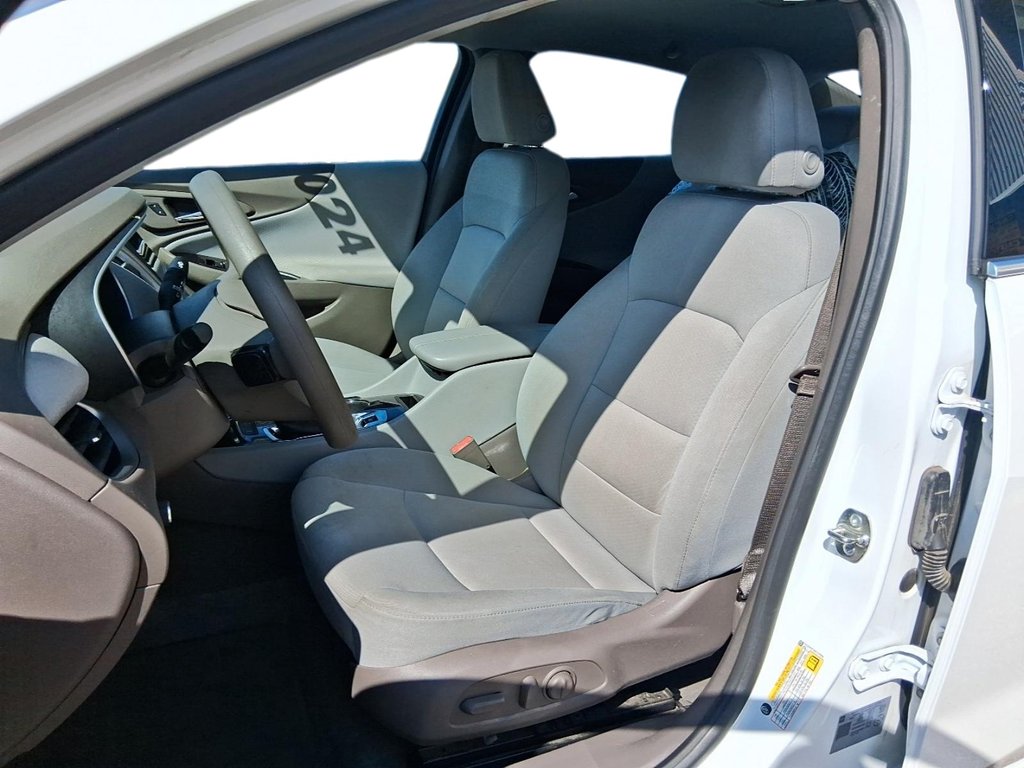 2024 Chevrolet Malibu 1LT in Stratford, Ontario - 8 - w1024h768px