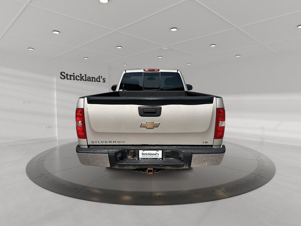 2008 Chevrolet Silverado 1500 LT Reg Cab in Stratford, Ontario - 3 - w1024h768px