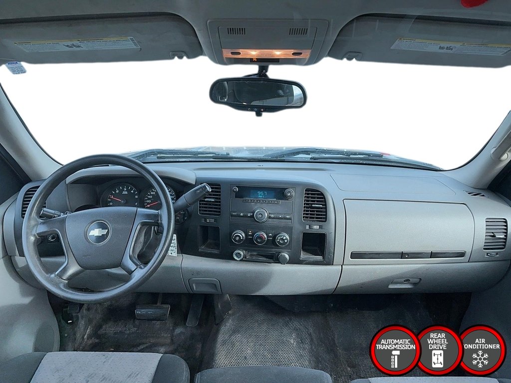 2009 Chevrolet Silverado 1500 LT Reg Cab in Stratford, Ontario - 8 - w1024h768px