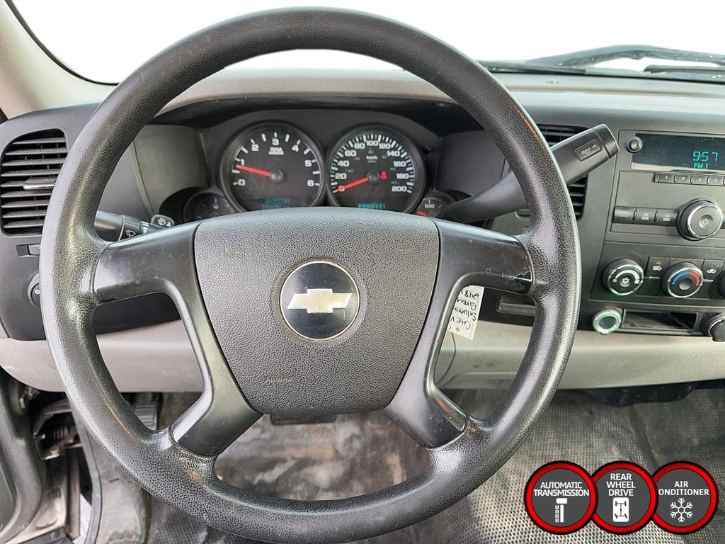 2009 Chevrolet Silverado 1500 LT Reg Cab in Stratford, Ontario - 10 - w1024h768px