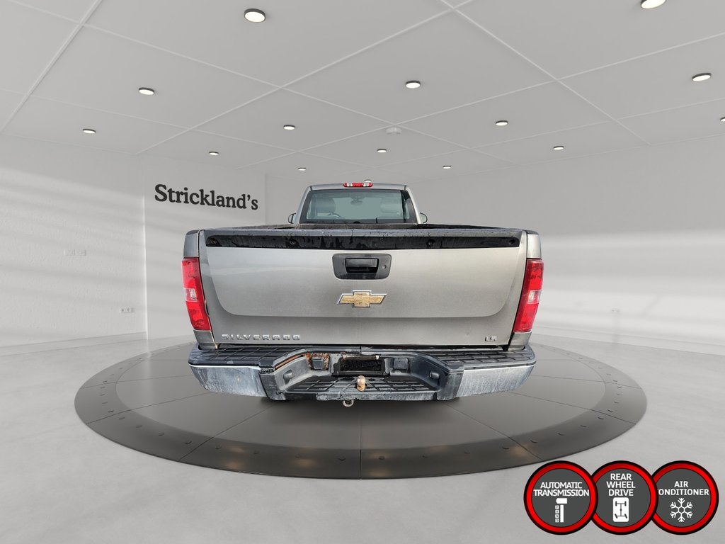 2009 Chevrolet Silverado 1500 LT Reg Cab in Stratford, Ontario - 3 - w1024h768px