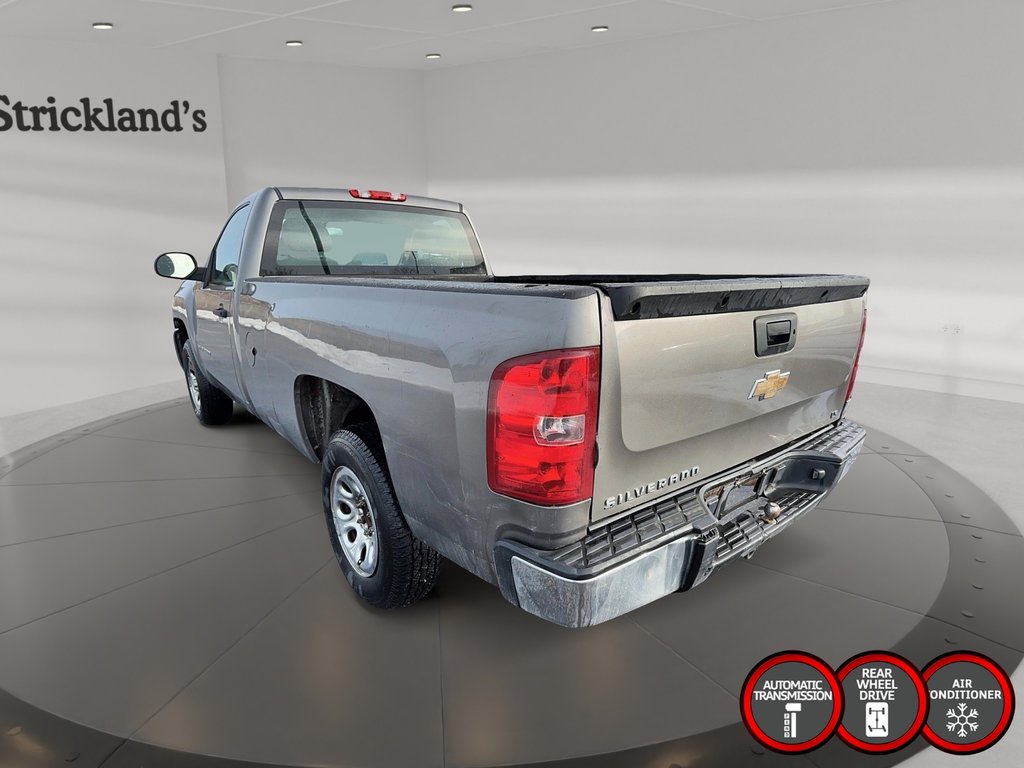 2009 Chevrolet Silverado 1500 LT Reg Cab in Stratford, Ontario - 4 - w1024h768px