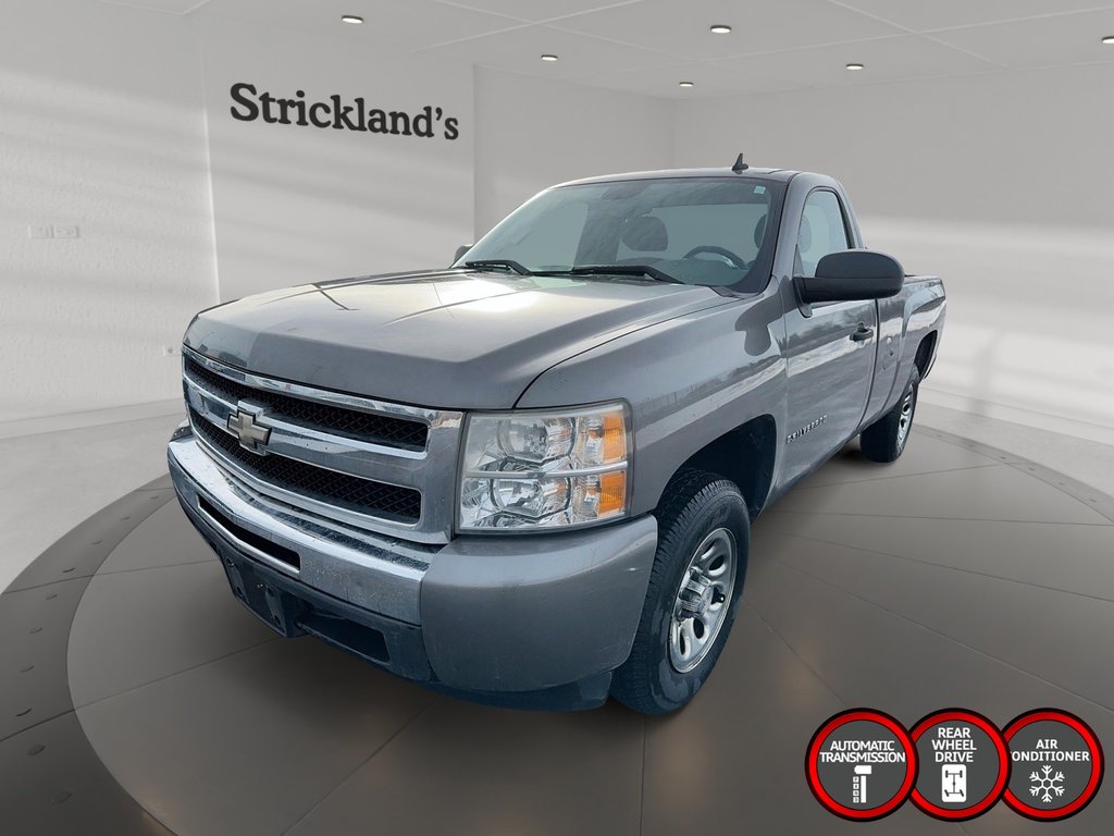 2009 Chevrolet Silverado 1500 LT Reg Cab in Stratford, Ontario - 1 - w1024h768px